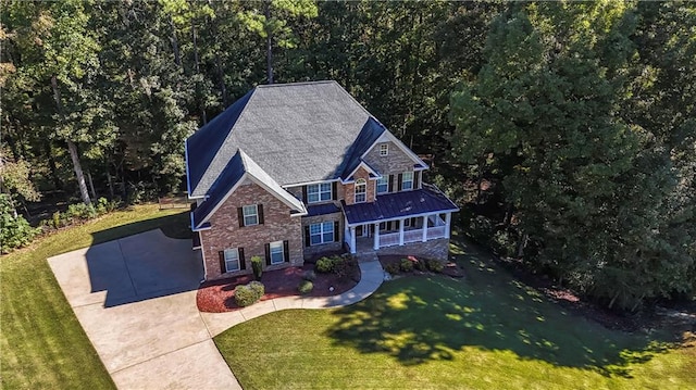 view of front of home featuring a front lawn and a garage