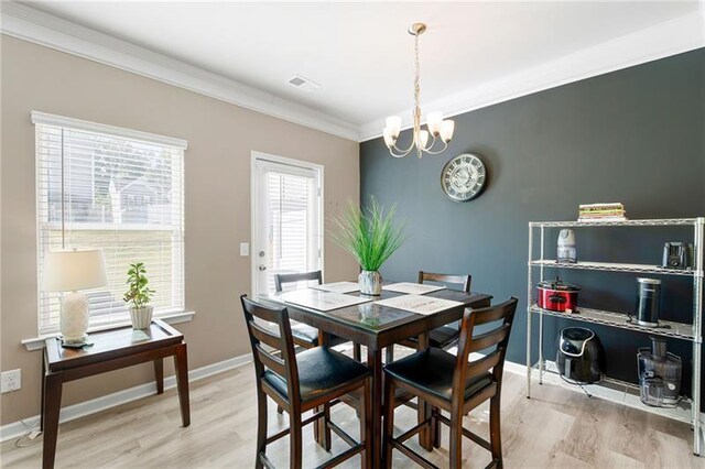 438 Crescent Woode Dr, Dallas, GA 30157 - dining area featuring visible vents, light wood-type flooring, crown molding, baseboards, and a chandelier