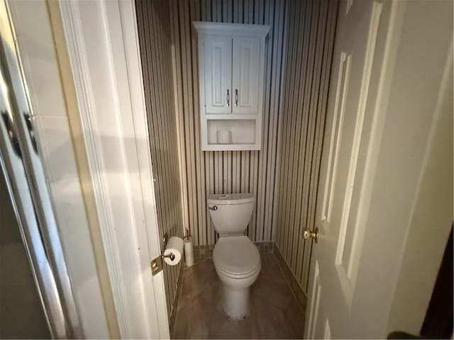 349 Bald Rock Rd, Oxford, GA 30054 - bathroom featuring wallpapered walls and toilet