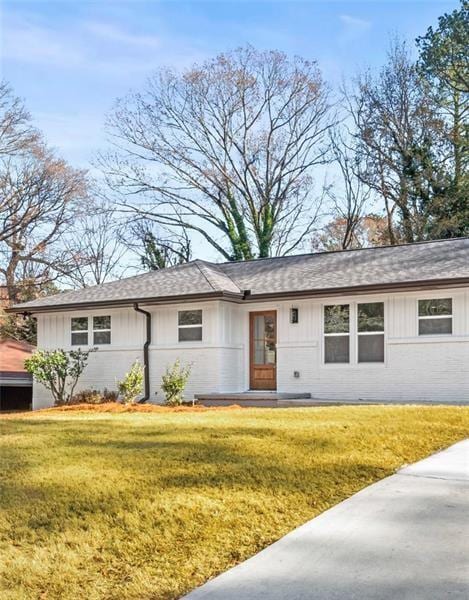 ranch-style home with a front lawn