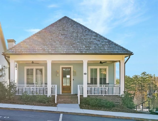 view of front facade featuring covered porch and ceiling fan