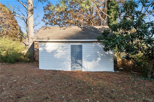 view of side of property with an outdoor structure