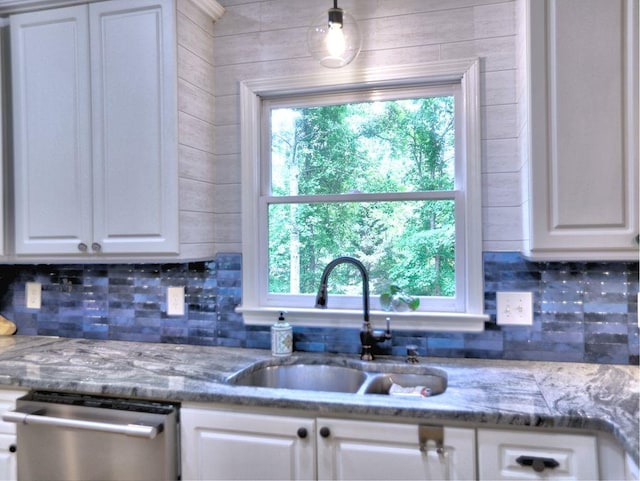 5105 Tynewick Trce NE, Roswell, GA 30075 - kitchen featuring dishwasher, backsplash, a sink, and white cabinetry