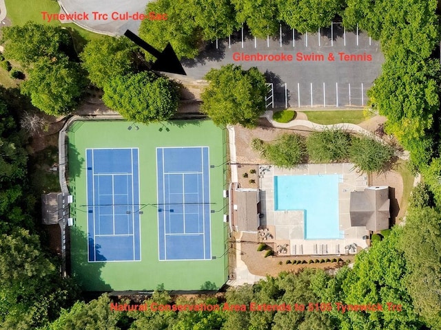 5105 Tynewick Trce NE, Roswell, GA 30075 - aerial view of property and surrounding area featuring a pool and property boundaries highlighted