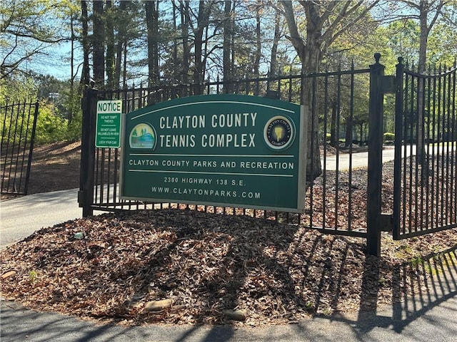 community / neighborhood sign featuring fence