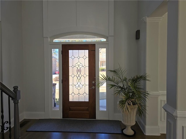 entrance foyer featuring plenty of natural light, baseboards, and visible vents