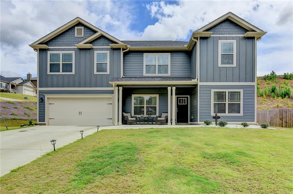 craftsman house featuring a front yard and a garage