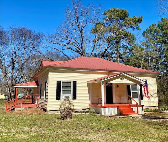 view of front facade with a porch and a front yard