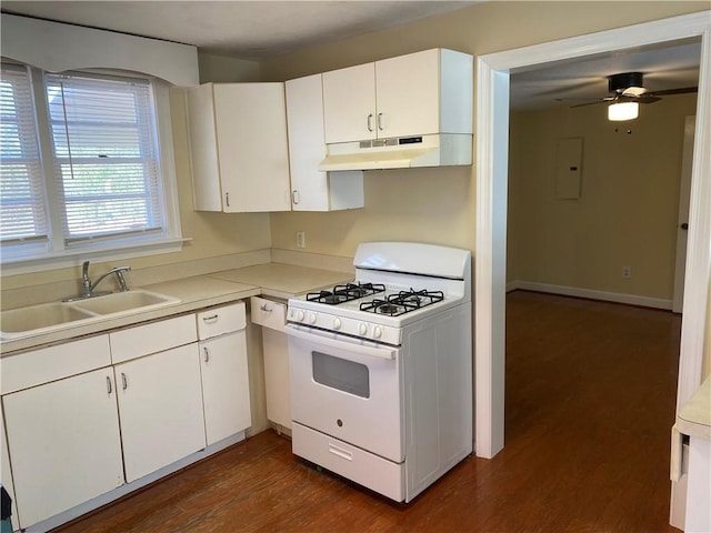 kitchen with dark hardwood / wood-style floors, sink, white cabinets, ceiling fan, and gas range gas stove