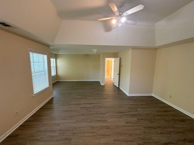 unfurnished room featuring dark wood-type flooring and ceiling fan