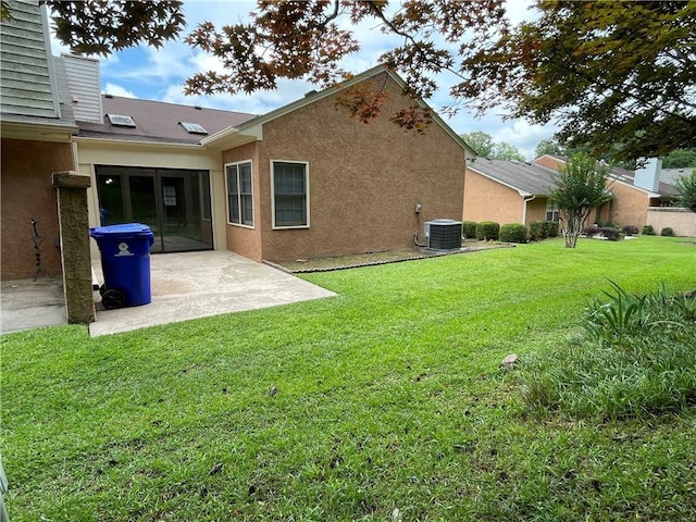 7123 Woodridge Ln, Union City, GA 30291 - view of green lawn featuring a patio area