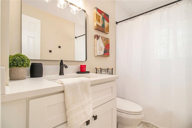 9640 Cedar Grove Rd, Fairburn, GA 30213 - full bath with vanity, toilet, and curtained shower