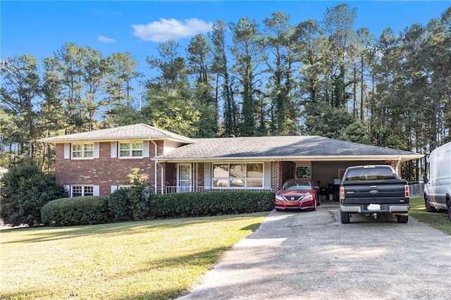 tri-level home featuring a front yard