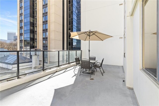 1280 W Peachtree St NW Unit 810, Atlanta, GA 30309 - balcony featuring outdoor dining area