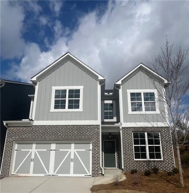 view of front of house featuring a garage