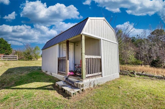 view of outdoor structure with an outdoor structure