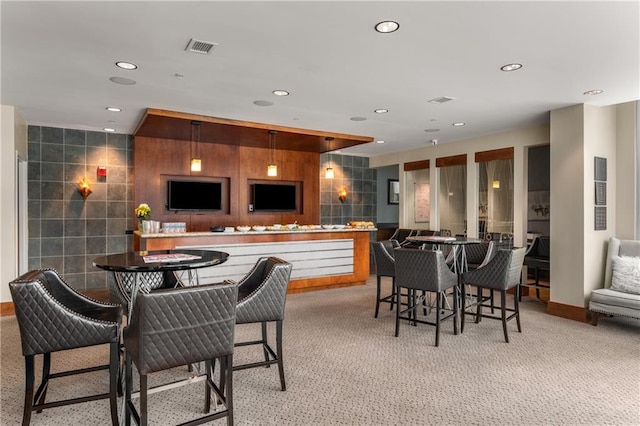 dining area with baseboards, visible vents, recessed lighting, and light colored carpet
