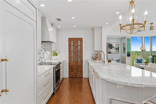 kitchen featuring white cabinets, dark wood-style flooring, electric range, a peninsula, and custom range hood
