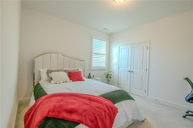 bedroom with carpet, a closet, visible vents, and baseboards