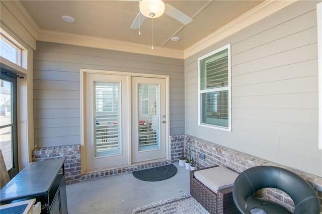 property entrance featuring ceiling fan