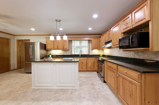 kitchen featuring decorative light fixtures, stainless steel appliances, crown molding, under cabinet range hood, and a sink