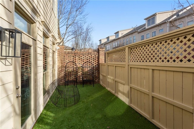 538 Sarabrook Pl NE, Sandy Springs, GA 30342 - view of yard featuring a residential view