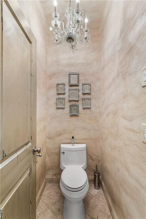 538 Sarabrook Pl NE, Sandy Springs, GA 30342 - bathroom featuring ornamental molding, a chandelier, toilet, tile patterned flooring, and baseboards
