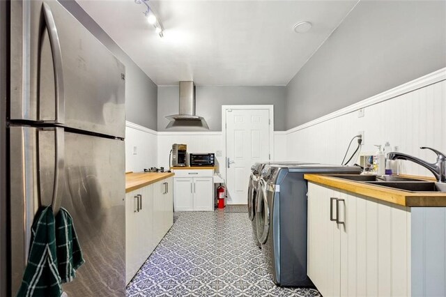 2600 Ramsey Rd, Gainesville, GA 30501 - clothes washing area with cabinets, rail lighting, washer and dryer, and sink