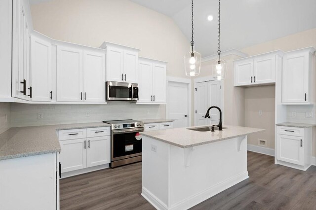 150 Doris Path, Dallas, GA 30157 - kitchen featuring appliances with stainless steel finishes, a sink, backsplash, white cabinetry, and an island with sink