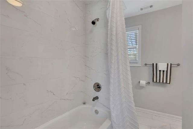 bathroom with shower / tub combo