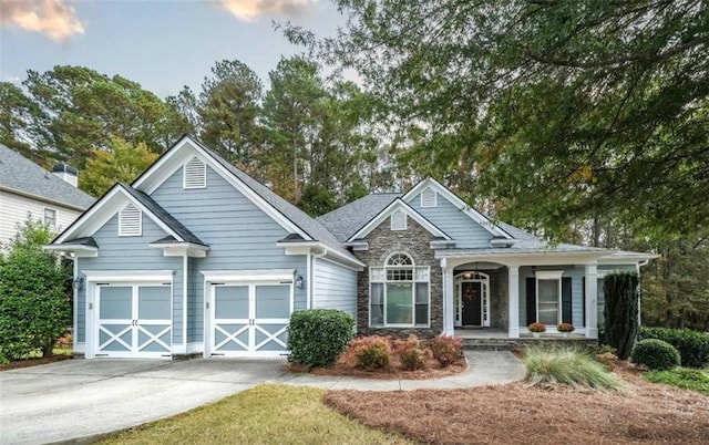 view of front facade featuring a garage and a porch