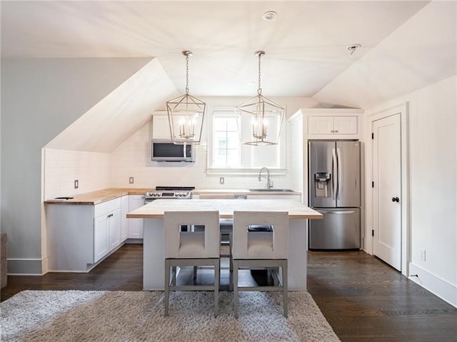 kitchen with decorative backsplash, dark wood-type flooring, stainless steel appliances, and a center island