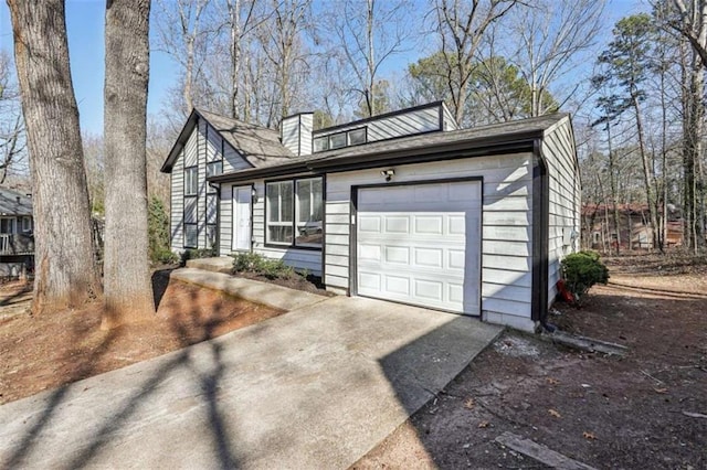 view of front facade featuring a garage