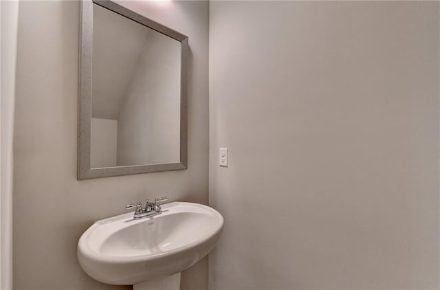 bathroom featuring sink