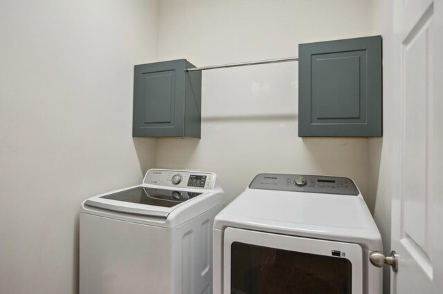 346 Ardmore Ct, Atlanta, GA 30309 - laundry area with washer and clothes dryer