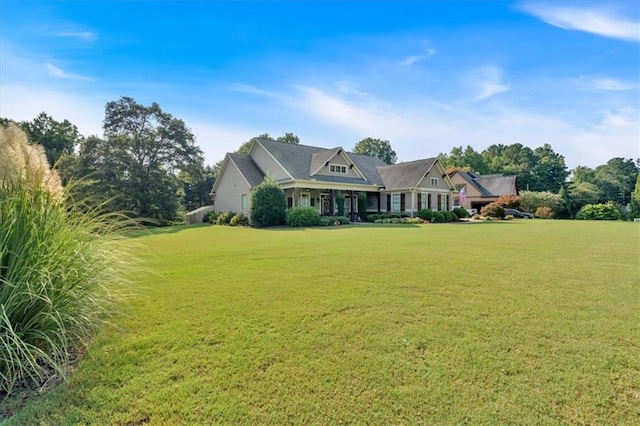 view of front facade featuring a front yard