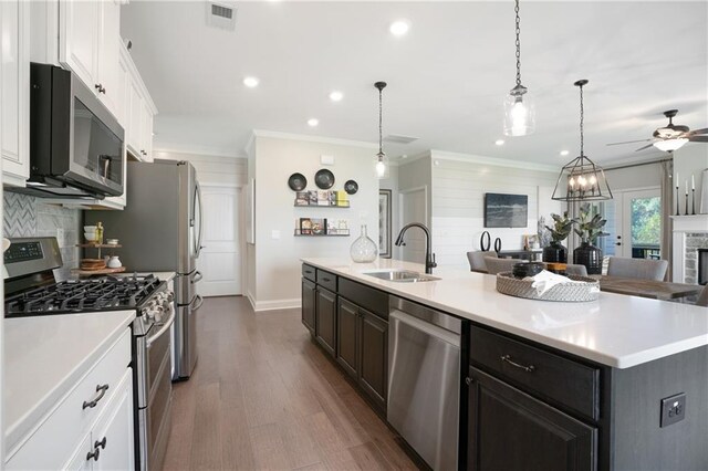 150 Azalea Xing, Dallas, GA 30132 - kitchen featuring stainless steel appliances, a sink, white cabinets, light countertops, and a large island