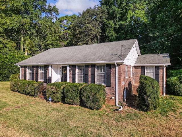 view of front facade featuring a front yard and brick siding