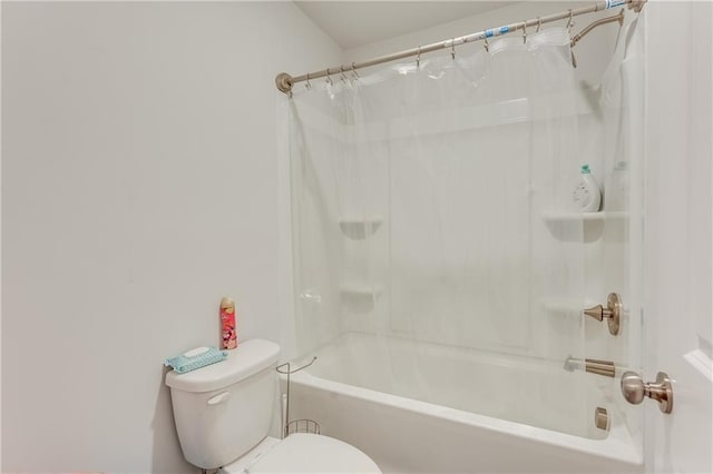 bathroom featuring toilet and shower / tub combo