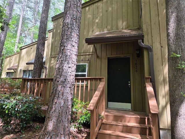 view of property entrance