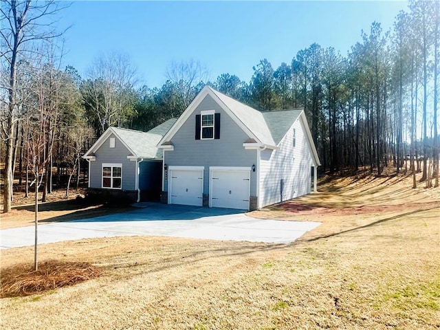 view of front of house with a garage and a front yard