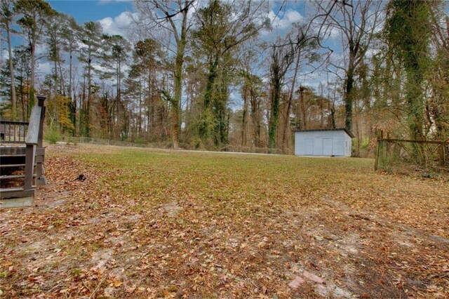 view of yard with a shed