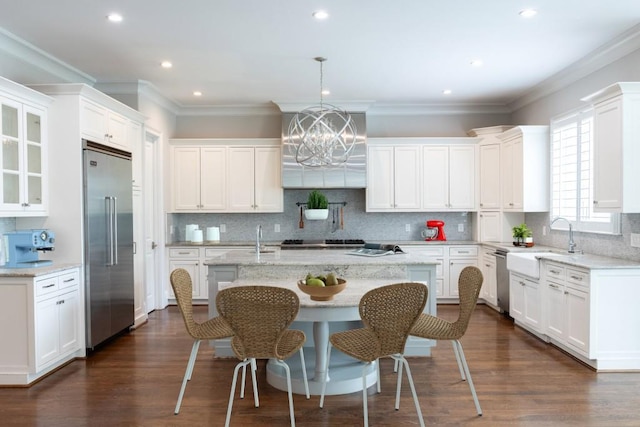 22 Mount Paran Rd, Atlanta, GA 30327 - kitchen featuring stainless steel appliances, a center island with sink, a sink, white cabinetry, and a chandelier