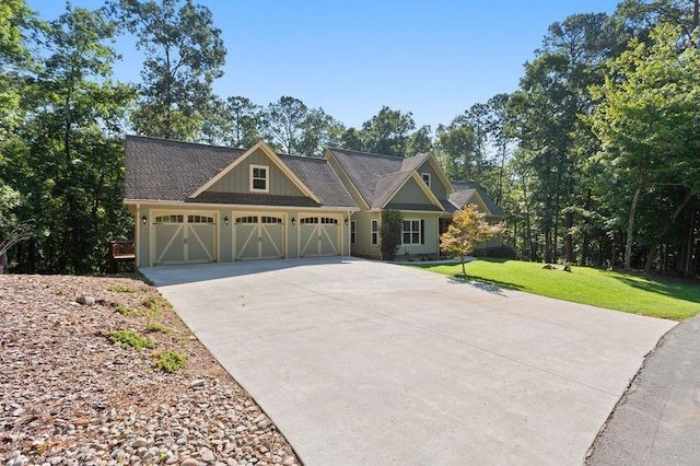 craftsman inspired home with a front lawn and a garage