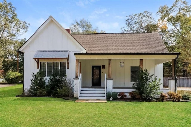 view of front facade with a front yard and a porch