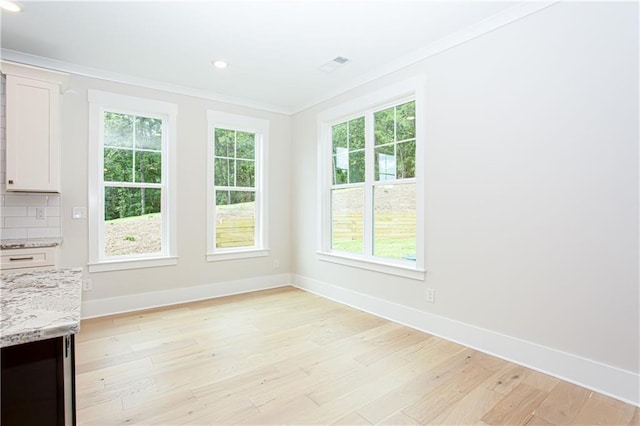 unfurnished room with visible vents, recessed lighting, light wood-style floors, crown molding, and baseboards