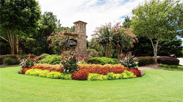 exterior space featuring a yard