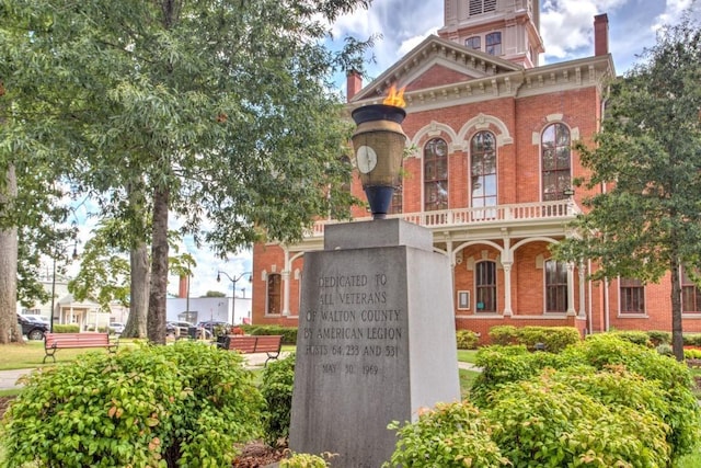 view of front of property