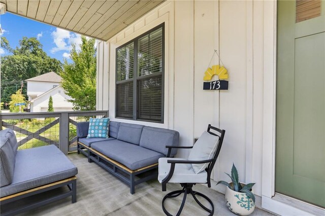 balcony featuring an outdoor hangout area