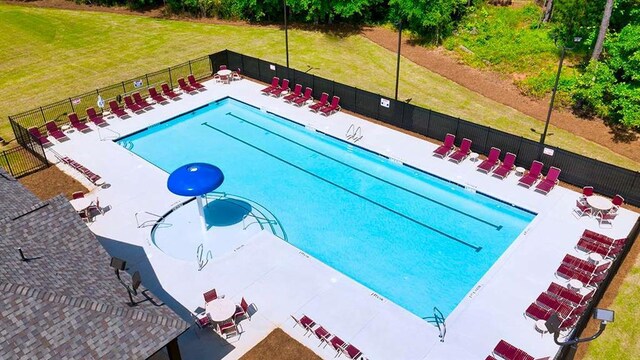 5430 Flat Rock Pt, Stonecrest, GA 30038 - community pool with a patio